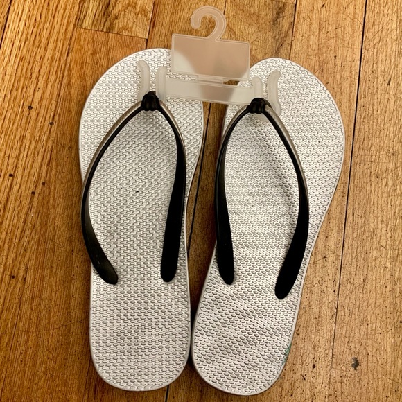 🌟🌟2 Pairs Of NEW Flip Flops🌟🌟 - Picture 3 of 3